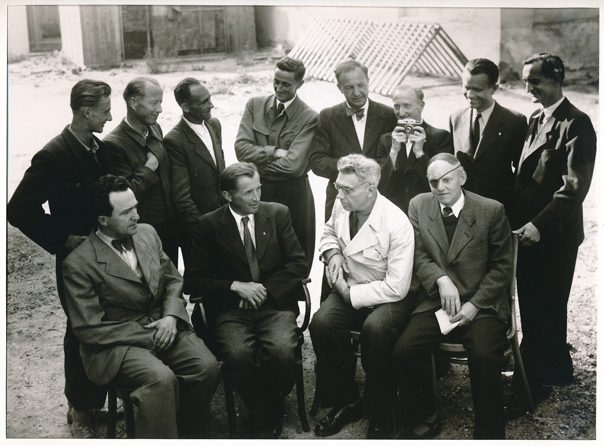 Tišnovští fotoamatéři (F. Wágner sedící druhý zleva), 1946