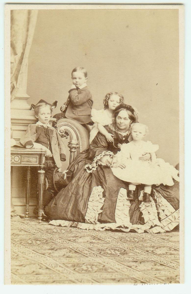 Alexandrine von Coudenhove s dětmi