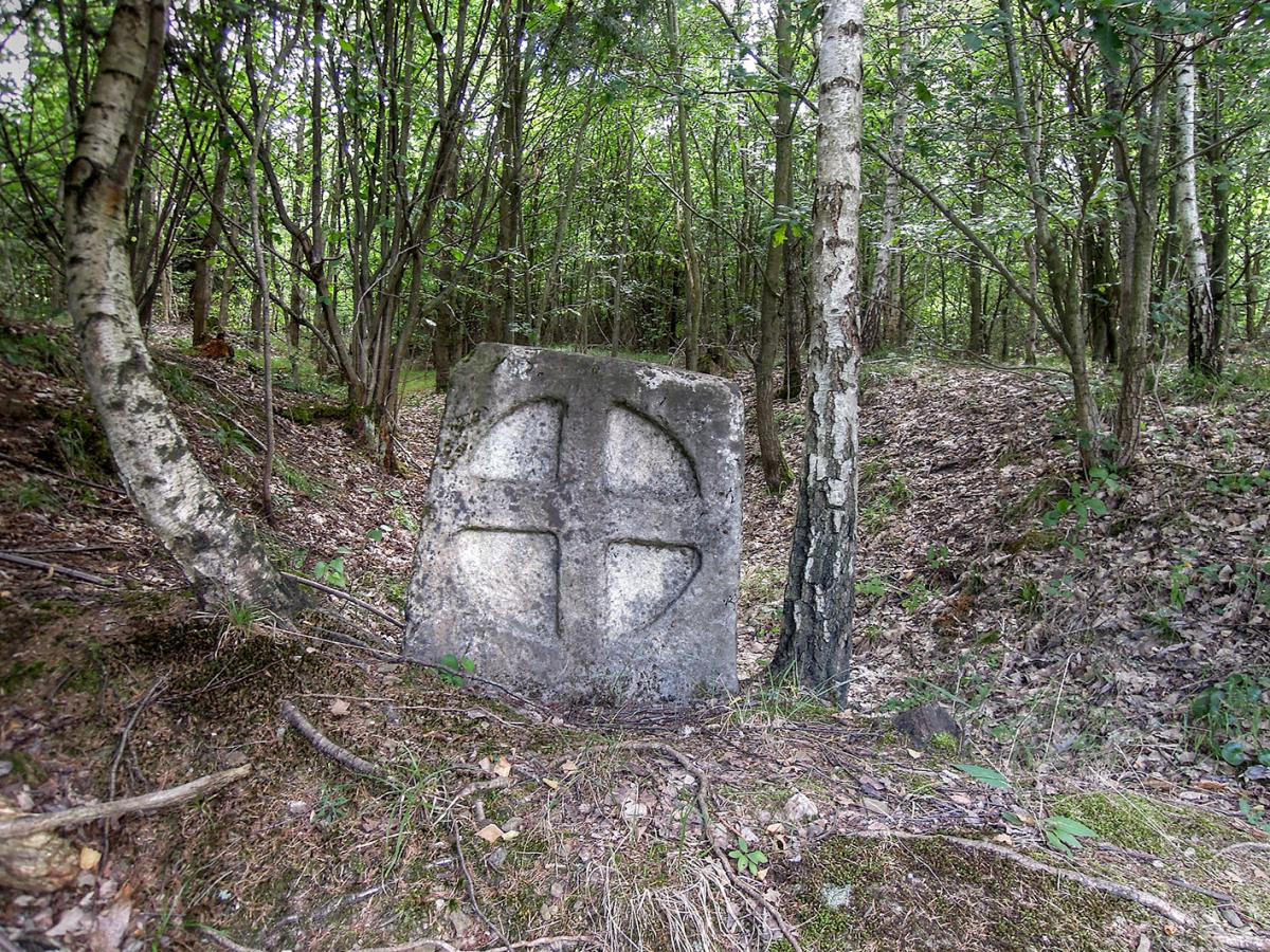 Smírčí kámen na kopci Dranč nad Štěpánovicemi