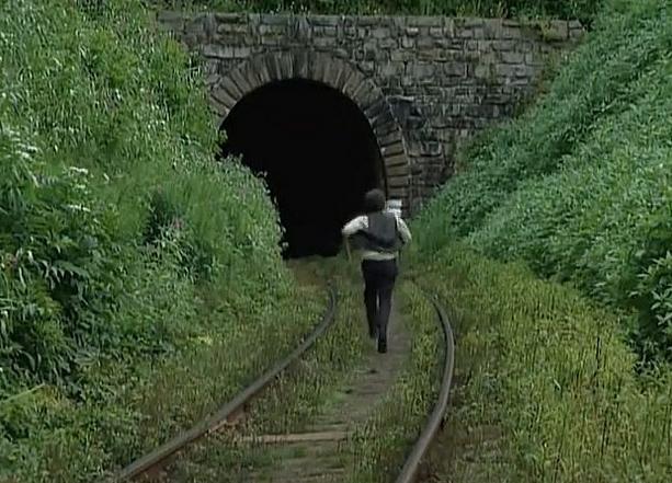 Bláznivý Drbohlav běží do tunelu mezi Prudkou a Doubravníkem