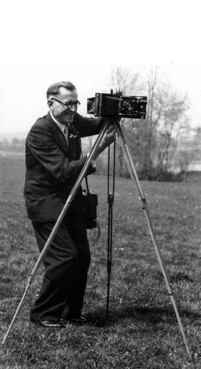 František Wágner se svým fotoaparátem