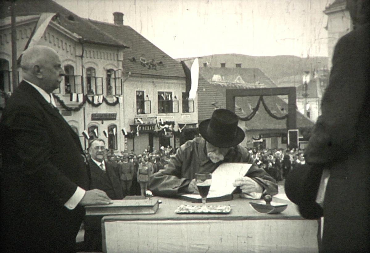 T.G.Masaryk na náměstí v Tišnově při podpisu do Pamětní knihy