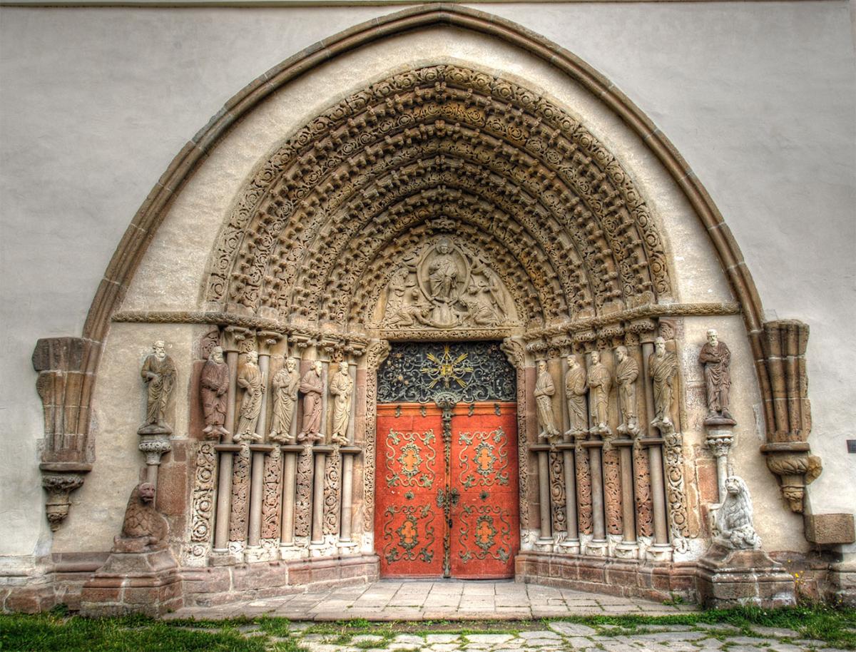 Portál kostela Porta coeli